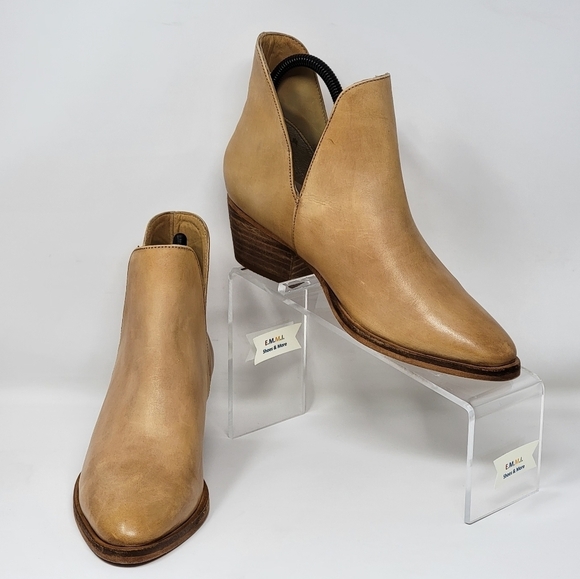 ⁹Free People Charm Double V Ankle Bootie Women's Taupe Color Size 36 New - Picture 1 of 12